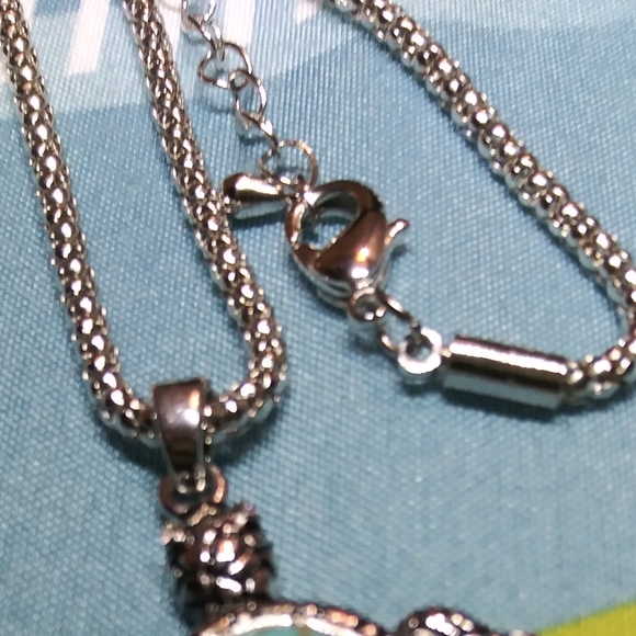 Turtle necklace  w/silver chain - Picture 5 of 5